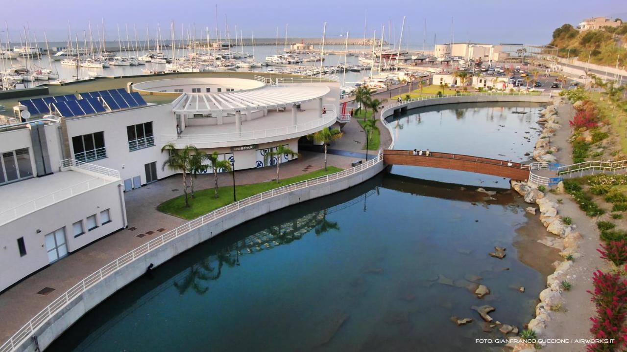 Sestante Marina Motel Capo dʼOrlando Exteriör bild